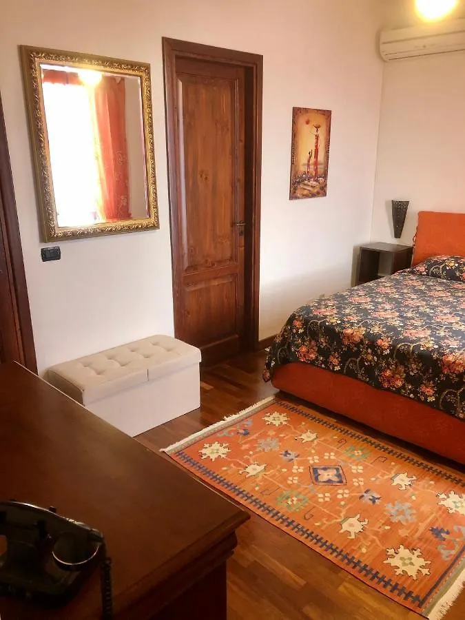 B&B Roomantic & Piscina Idromassaggio 切法卢 住宿加早餐酒店